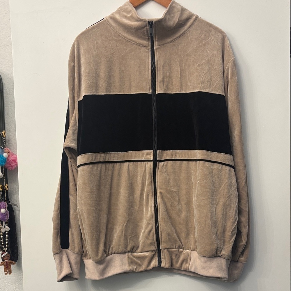 Vintage velour Tan and Black Zip-Up Jacket size xl